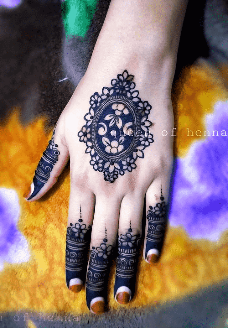 Fine Tikki Henna Design