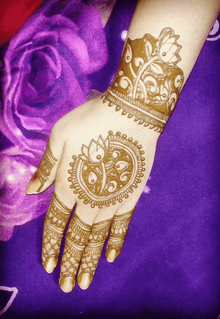 Mesmeric Tikki Henna Design