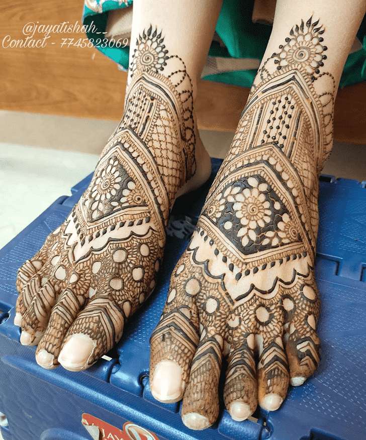 Elegant Tiruchirappalli Henna Design