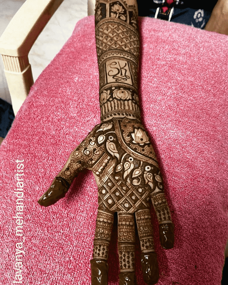 Graceful Tiruchirappalli Henna Design