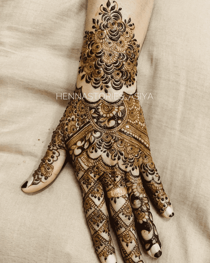 Inviting Tiruchirappalli Henna Design