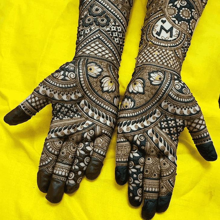 Stunning Tiruchirappalli Henna Design