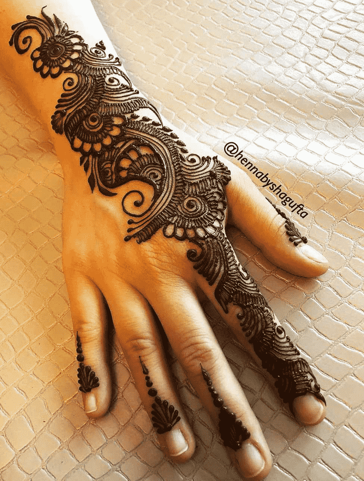 Shapely Toronto Henna Design