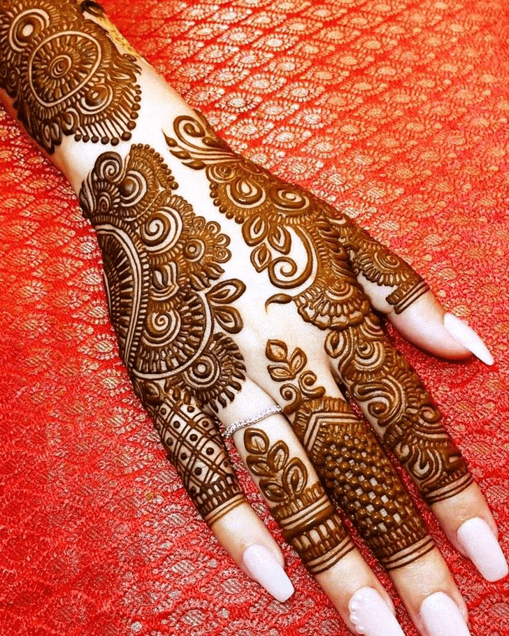 Refined Trading Mehndi Design