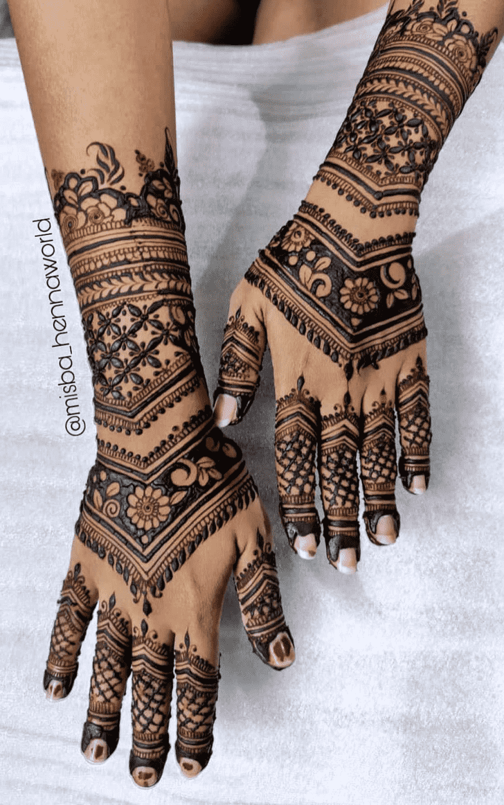 Admirable Traditional Mehndi Design