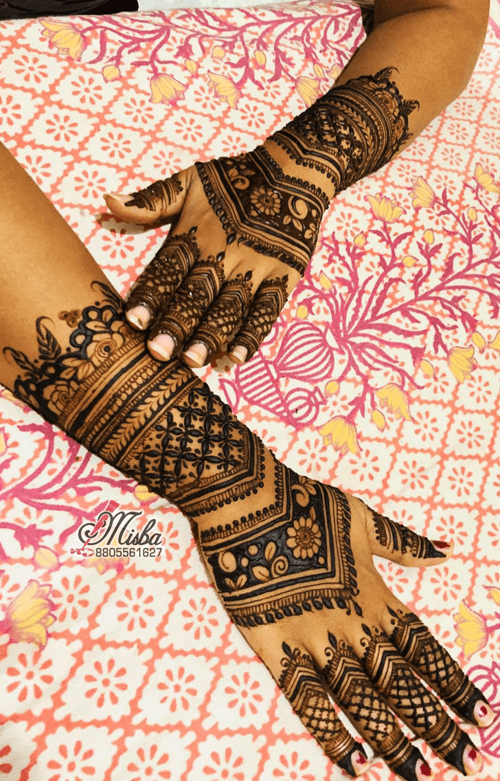 Alluring Traditional Mehndi Design