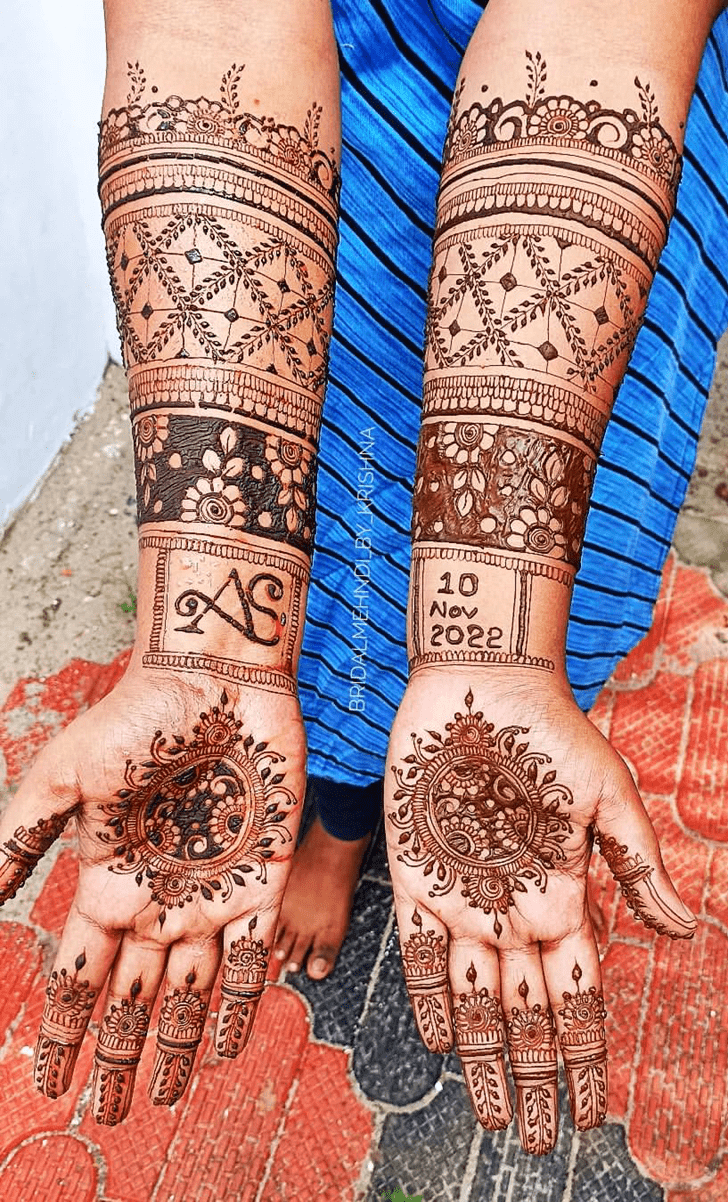 Beauteous Traditional Mehndi Design