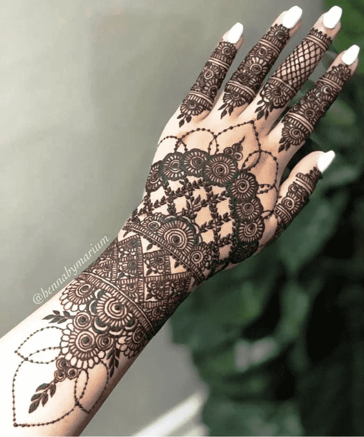 Charming Traditional Mehndi Design