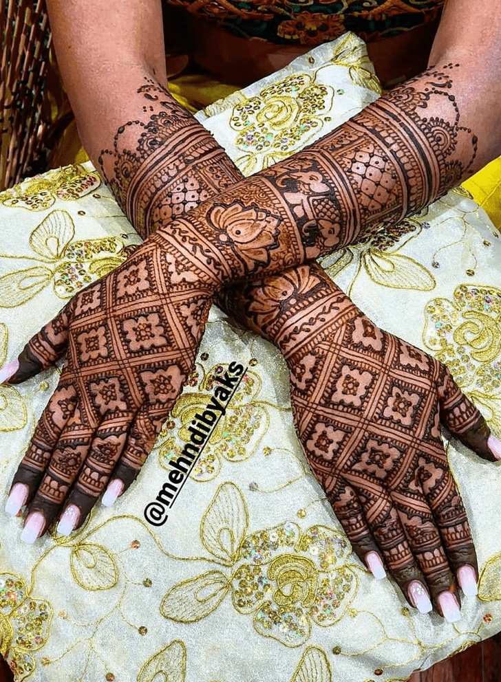 Dazzling Traditional Mehndi Design