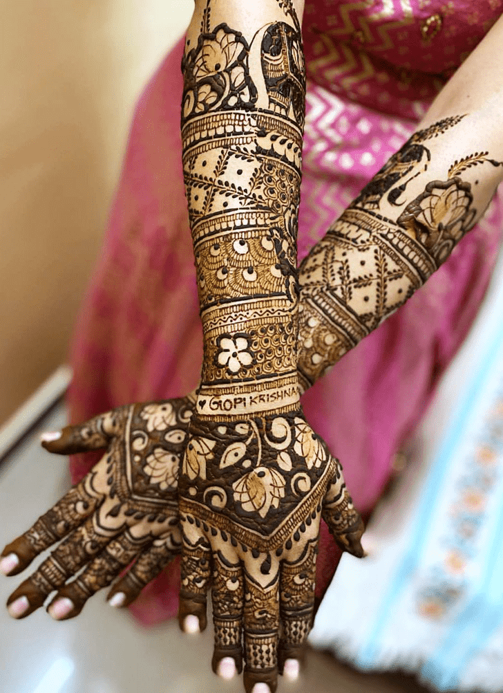 Delightful Traditional Mehndi Design