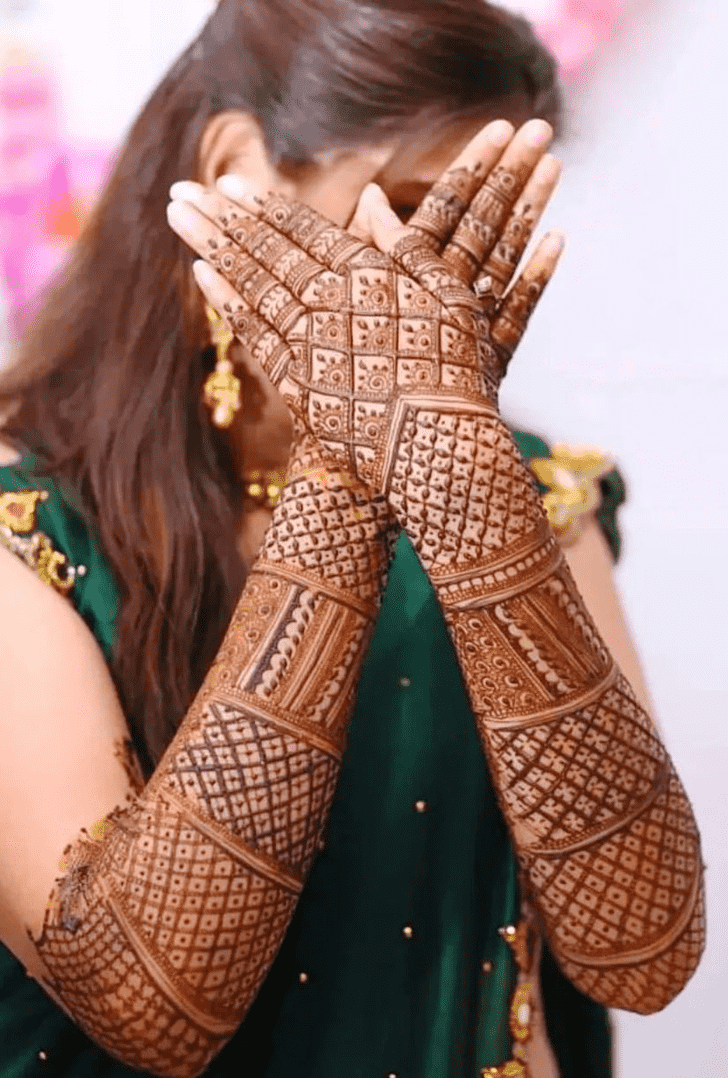 Inviting Traditional Mehndi Design