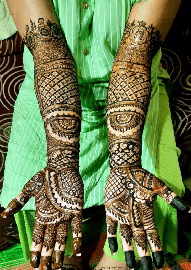 Magnificent Traditional Mehndi Design