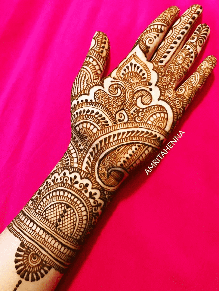 Marvelous Traditional Mehndi Design