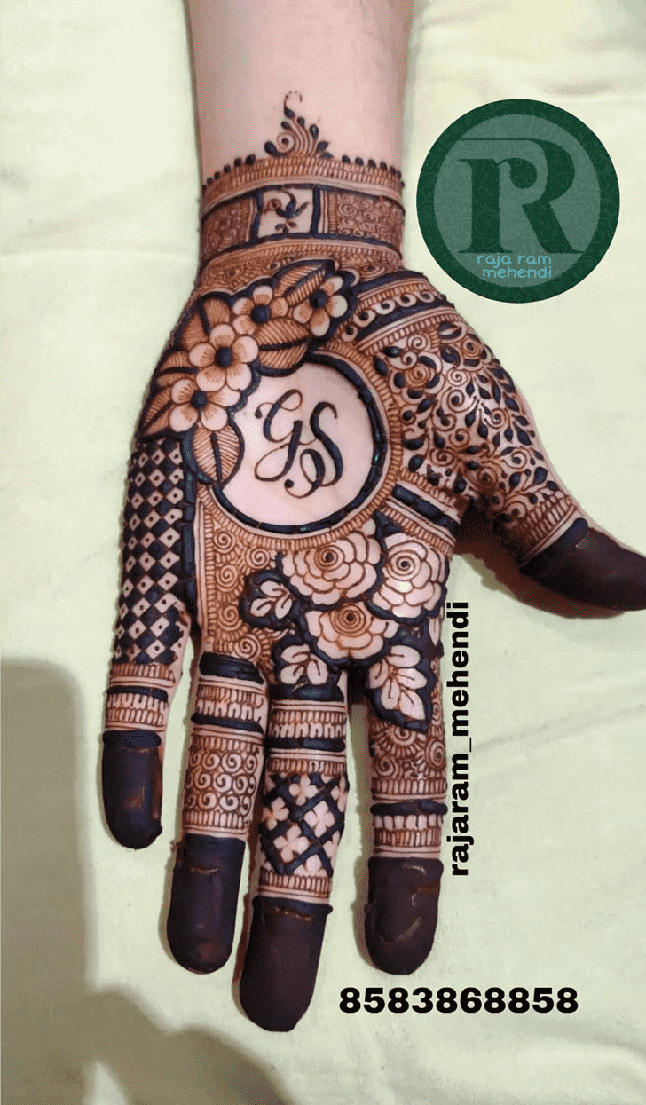 Radiant Traditional Mehndi Design