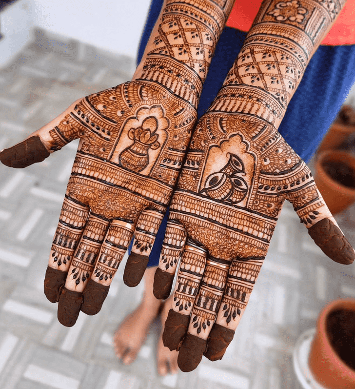 Ravishing Traditional Mehndi Design