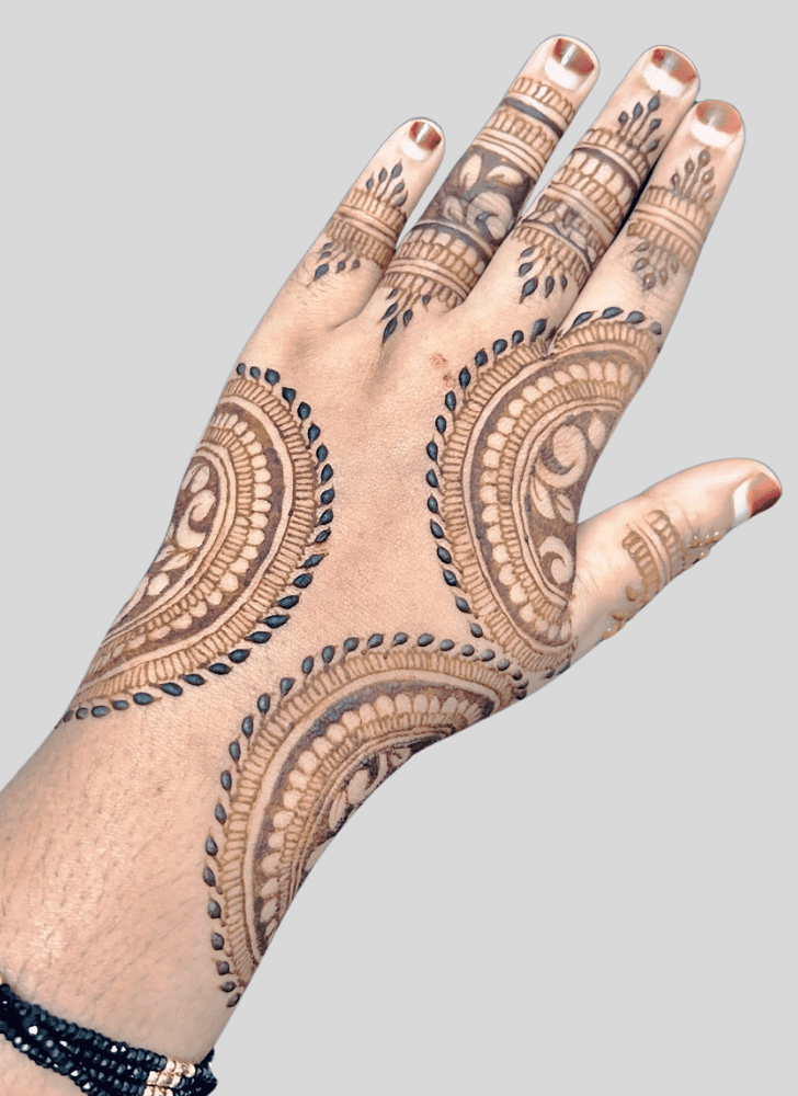 Mesmeric Trend Henna Design