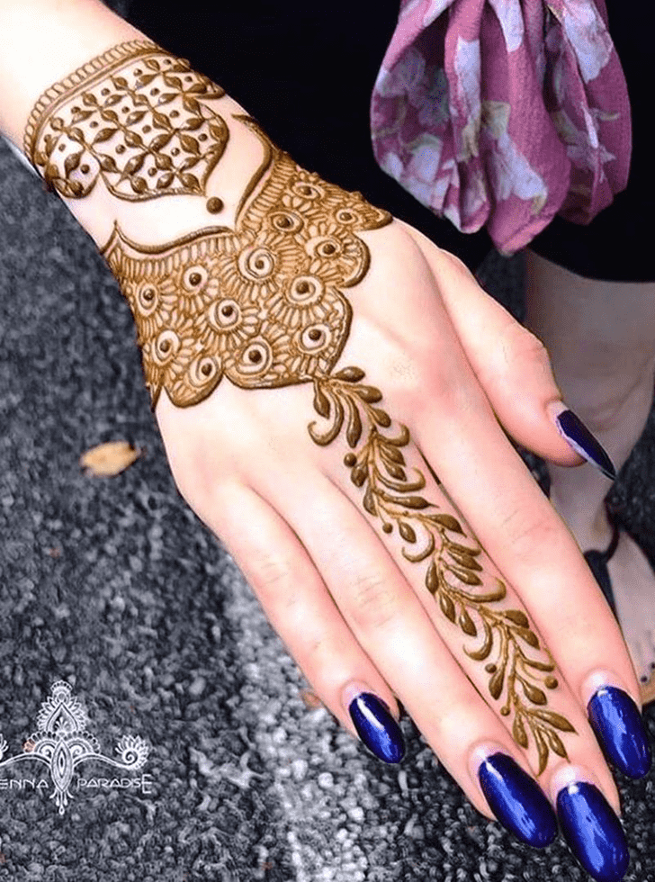 Magnetic Trending Henna Design