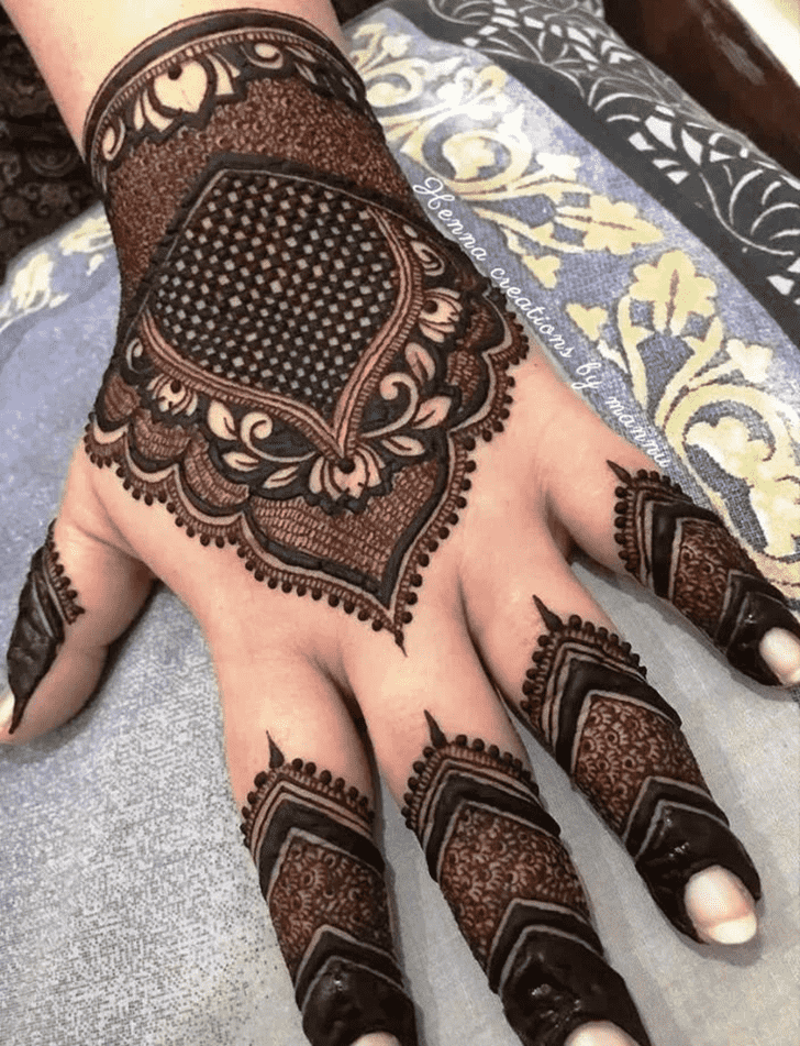 Radiant Trending Henna Design