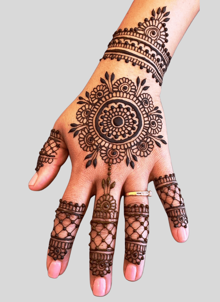 Shapely Uttarayan Henna Design