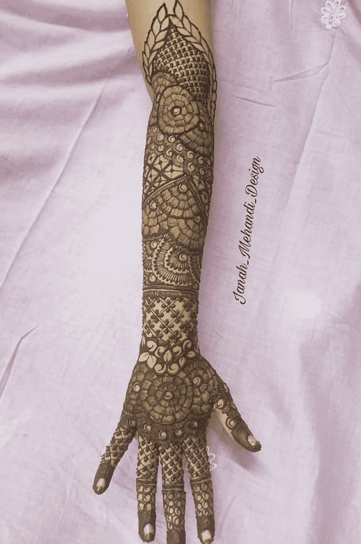 Alluring Vat Purnima Henna Design
