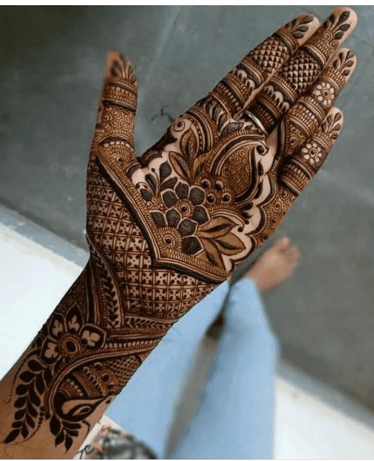 Classy Vat Purnima Henna Design