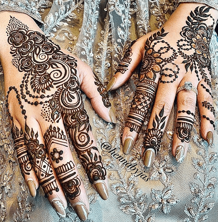 Dazzling Vat Purnima Henna Design