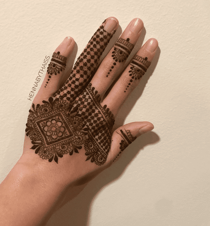 Delicate Vat Purnima Henna Design