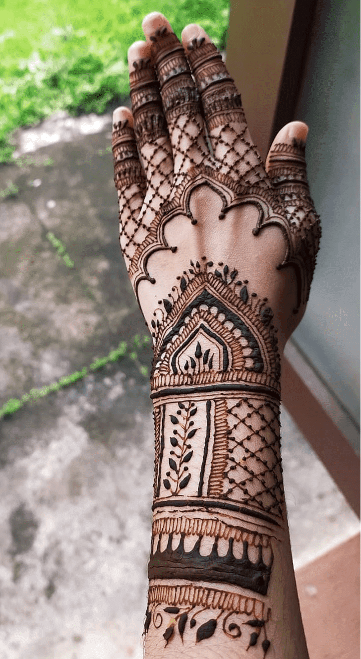 Stunning Vat Purnima Henna Design