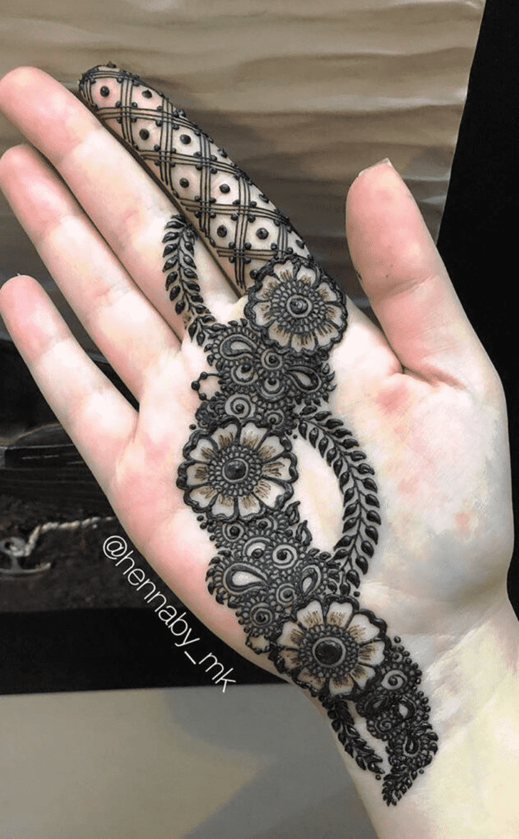 Mesmeric Very Simple Mehndi Design