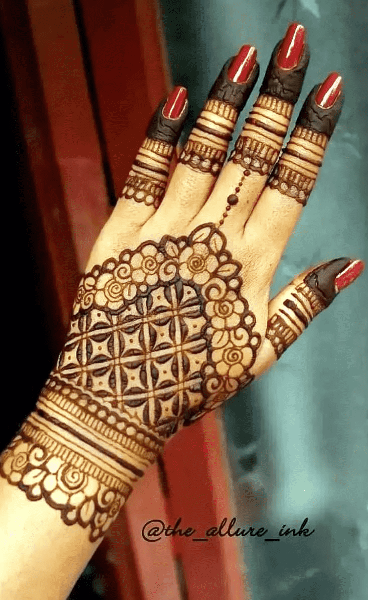 Shapely Very Simple Mehndi Design