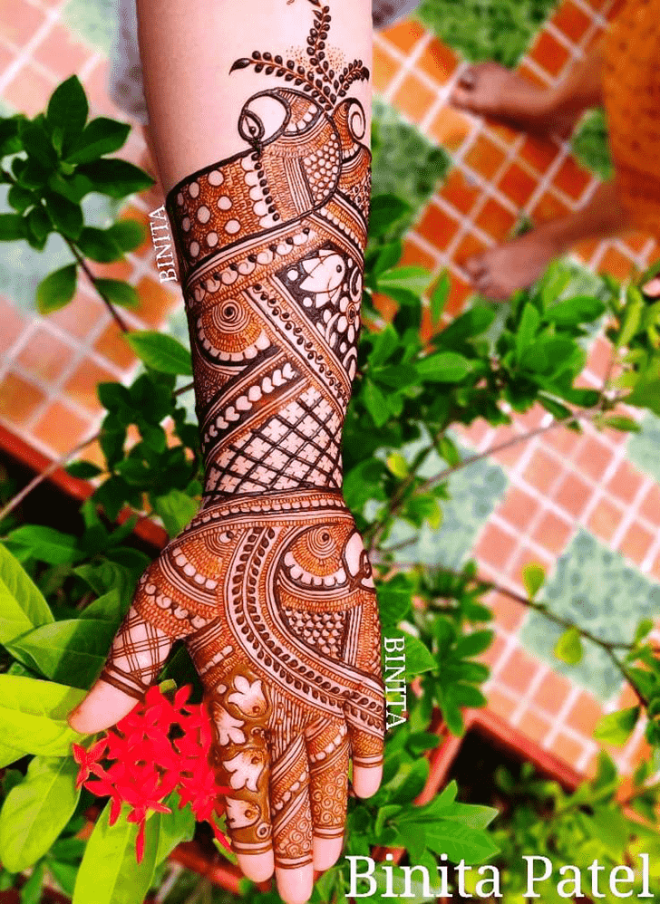 Comely Vienna Henna Design