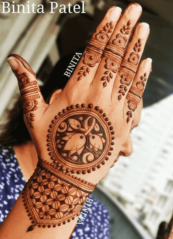 Delicate Vienna Henna Design