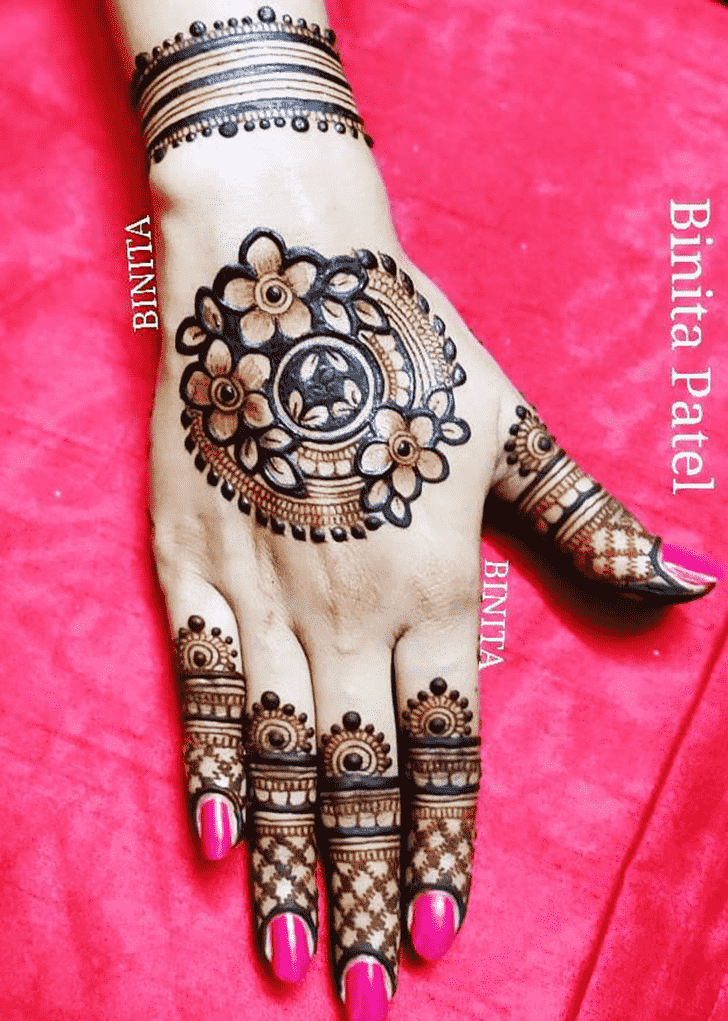 Exquisite Vienna Henna Design