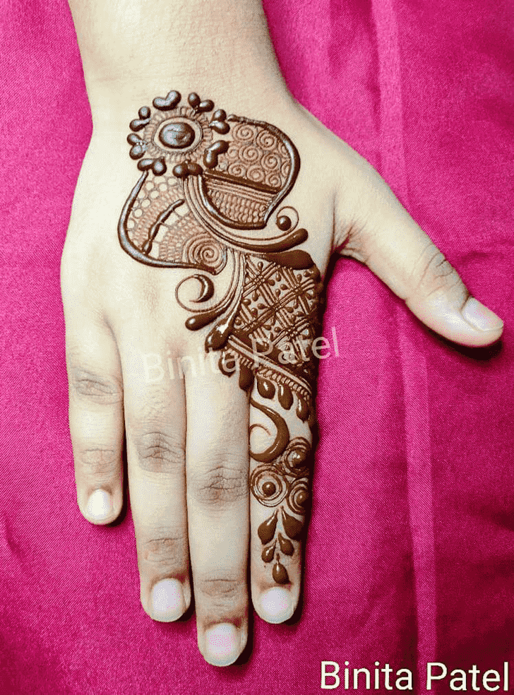 Mesmeric Vienna Henna Design