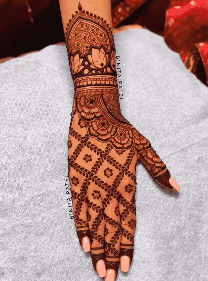 Refined Vienna Henna Design