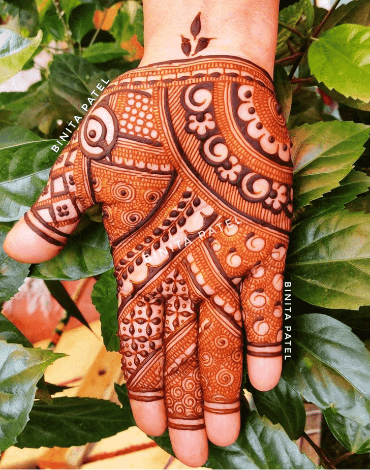 Resplendent Vienna Henna Design