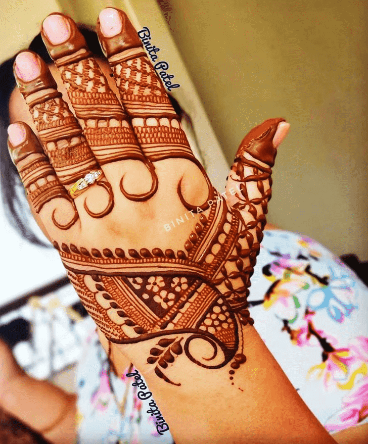 Slightly Vienna Henna Design