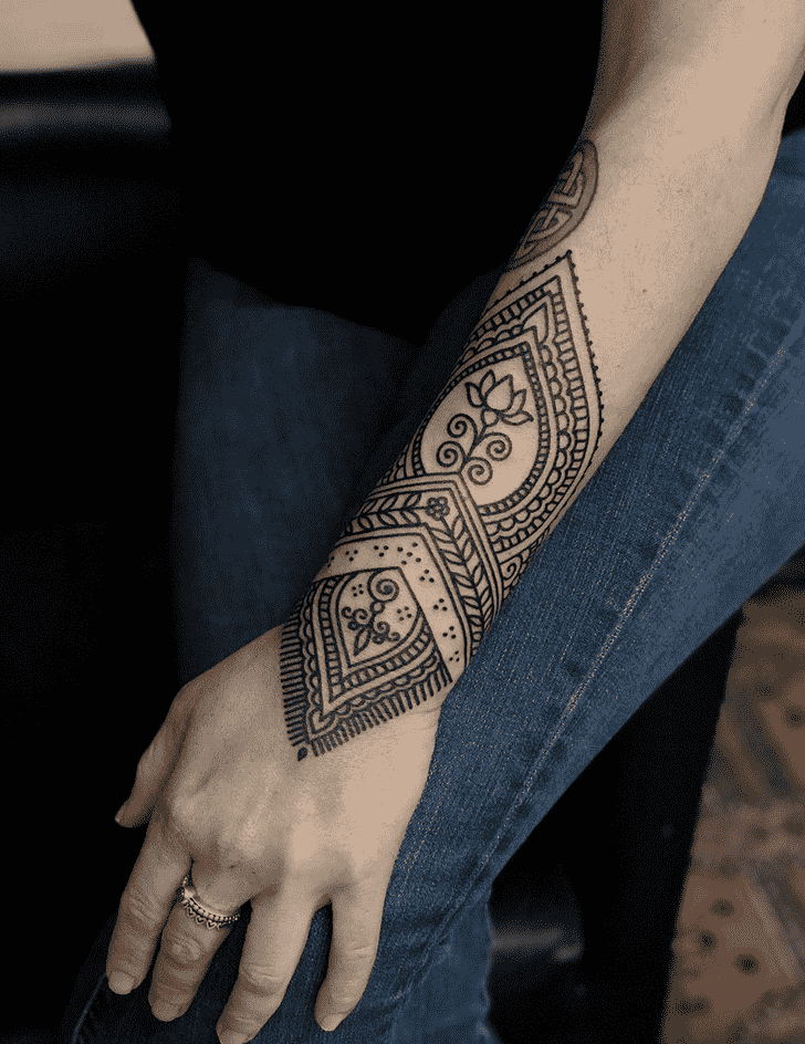 Good Looking Women Henna design