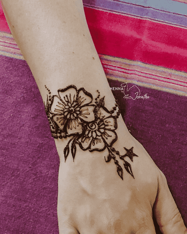 Elegant Wrist Henna design