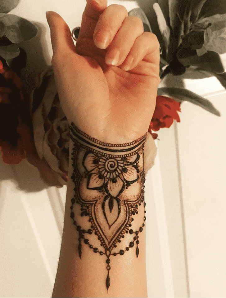 Fine Wrist Henna design