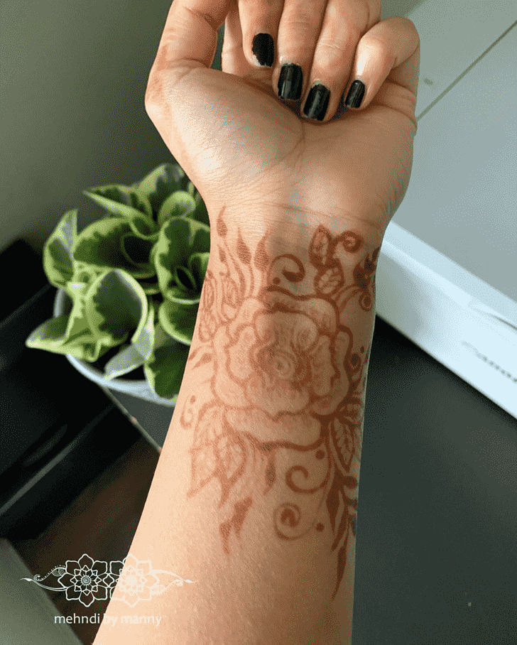 Good Looking Wrist Henna design