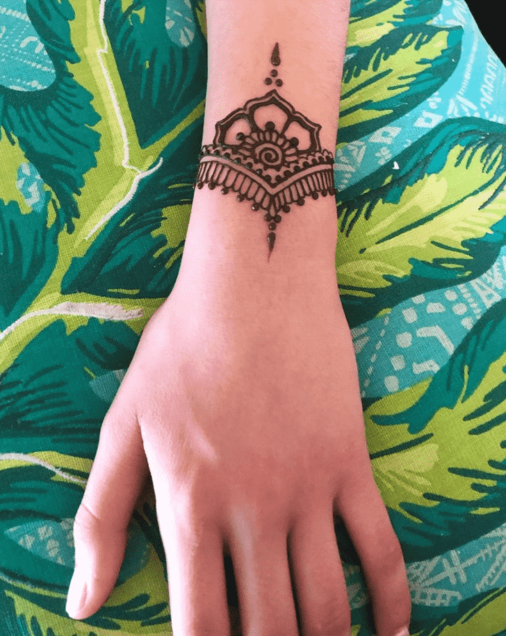 Ideal Wrist Henna design