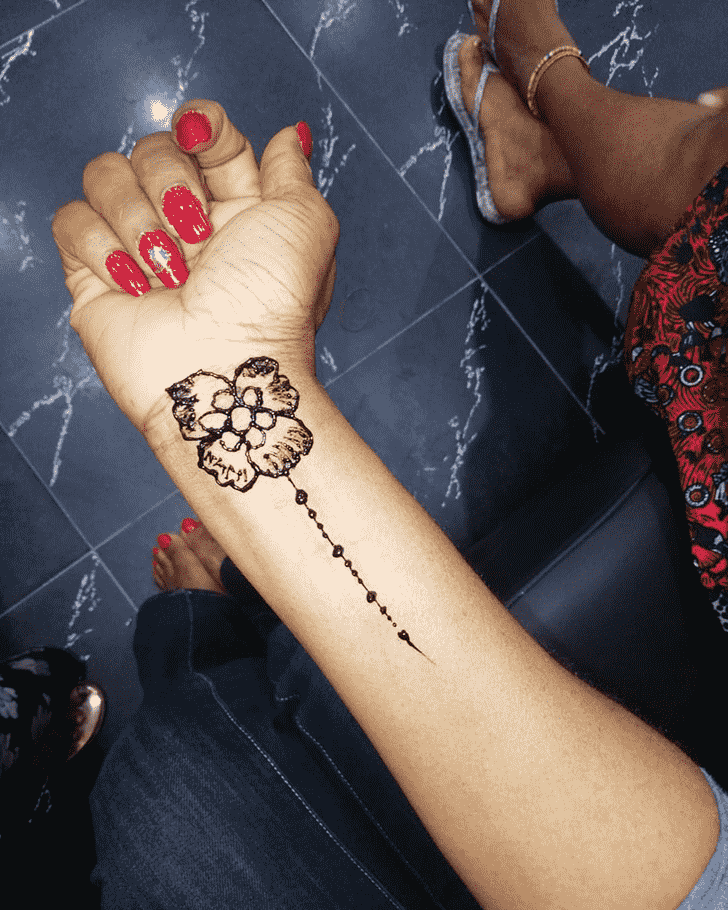 Lovely Wrist Mehndi design