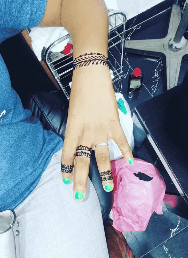 Magnetic Wrist Henna design