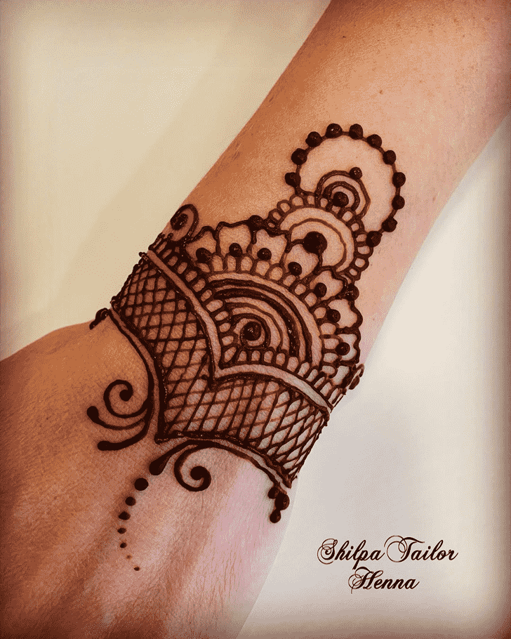 Refined Wrist Henna design