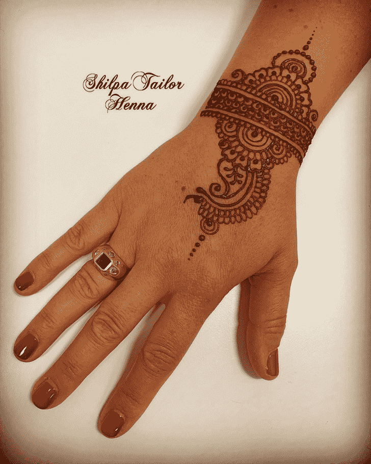 Resplendent Wrist Henna design